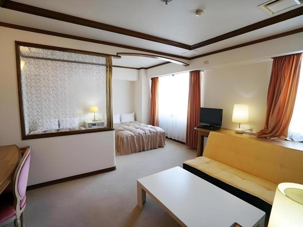 Neyagawa Trend Hotel Osaka Esterno foto