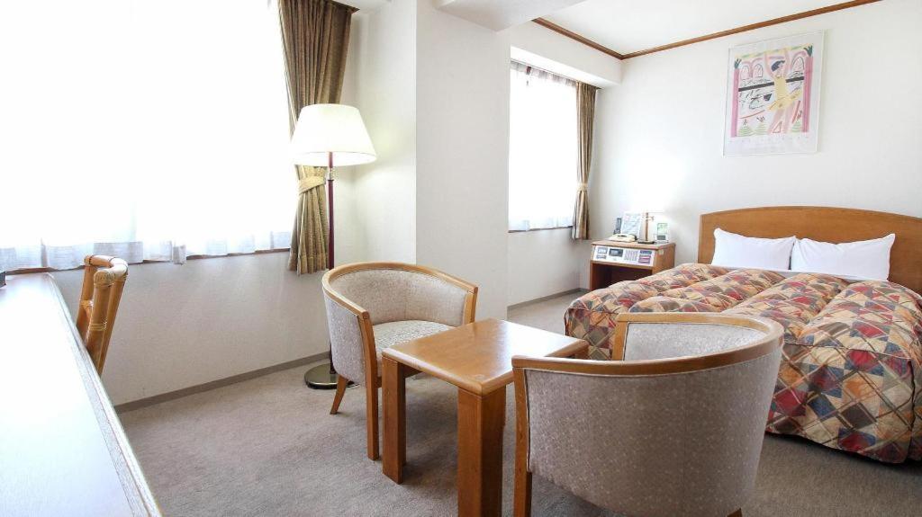 Neyagawa Trend Hotel Osaka Esterno foto