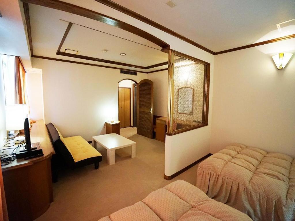 Neyagawa Trend Hotel Osaka Esterno foto